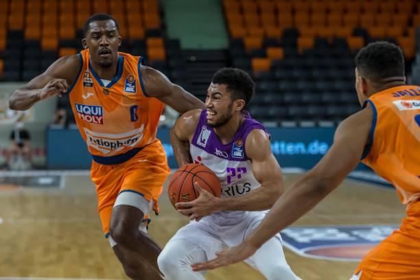 露了进攻端 露了进攻端